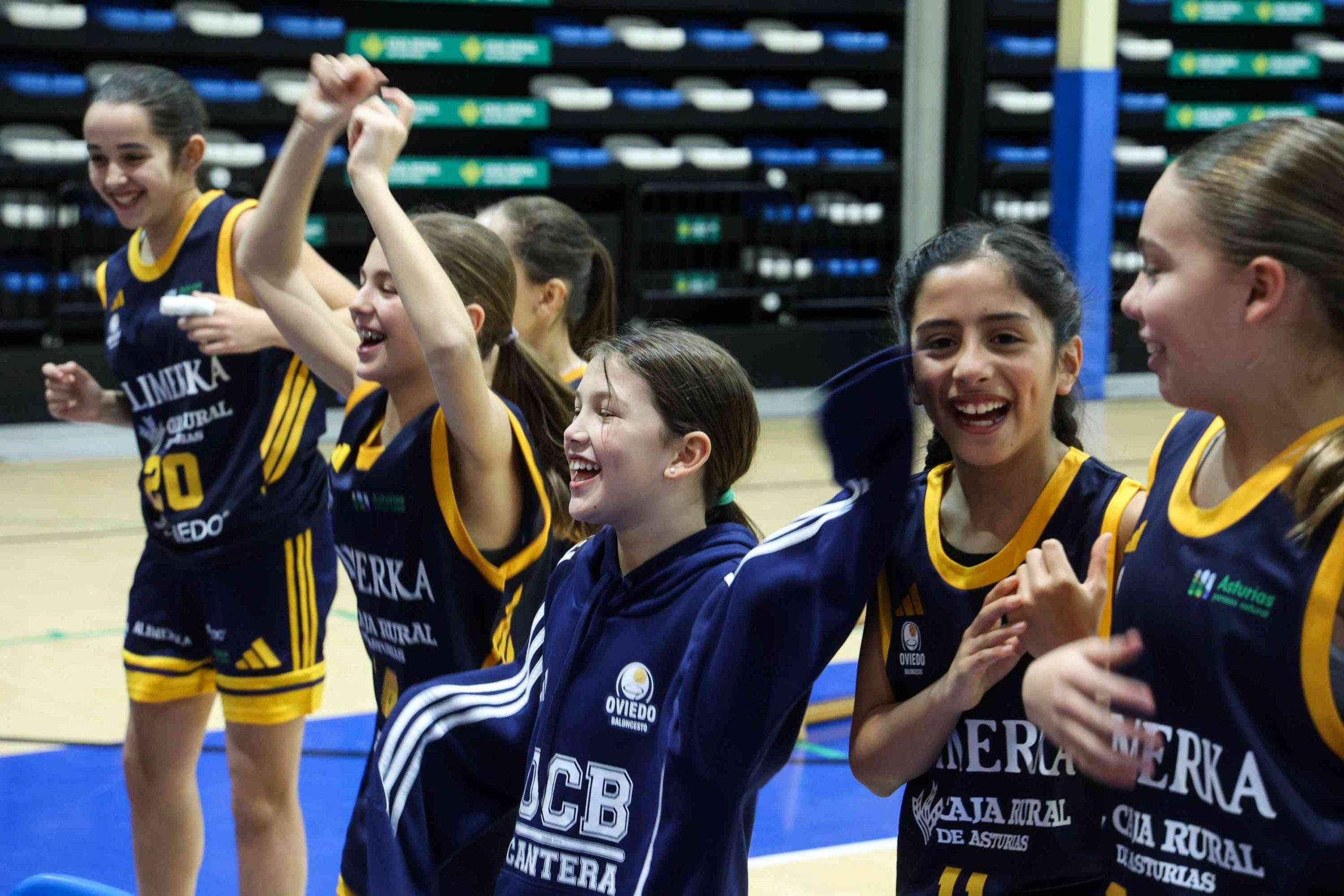 16.12.25 Fotografía de familia del Alimerka OCB. Fotografía: Julián Rus