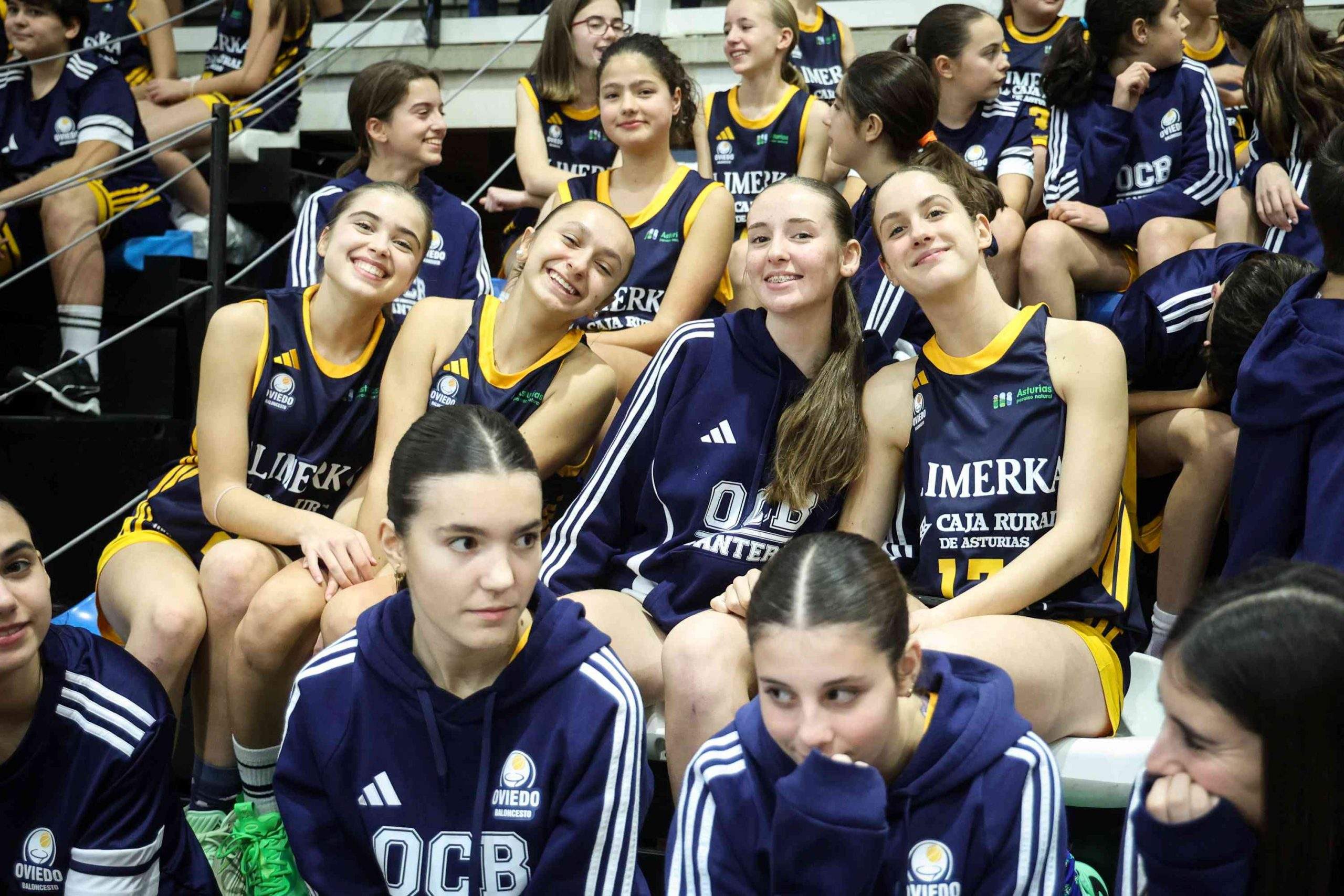 16.12.25 Fotografía de familia del Alimerka OCB. Fotografía: Julián Rus