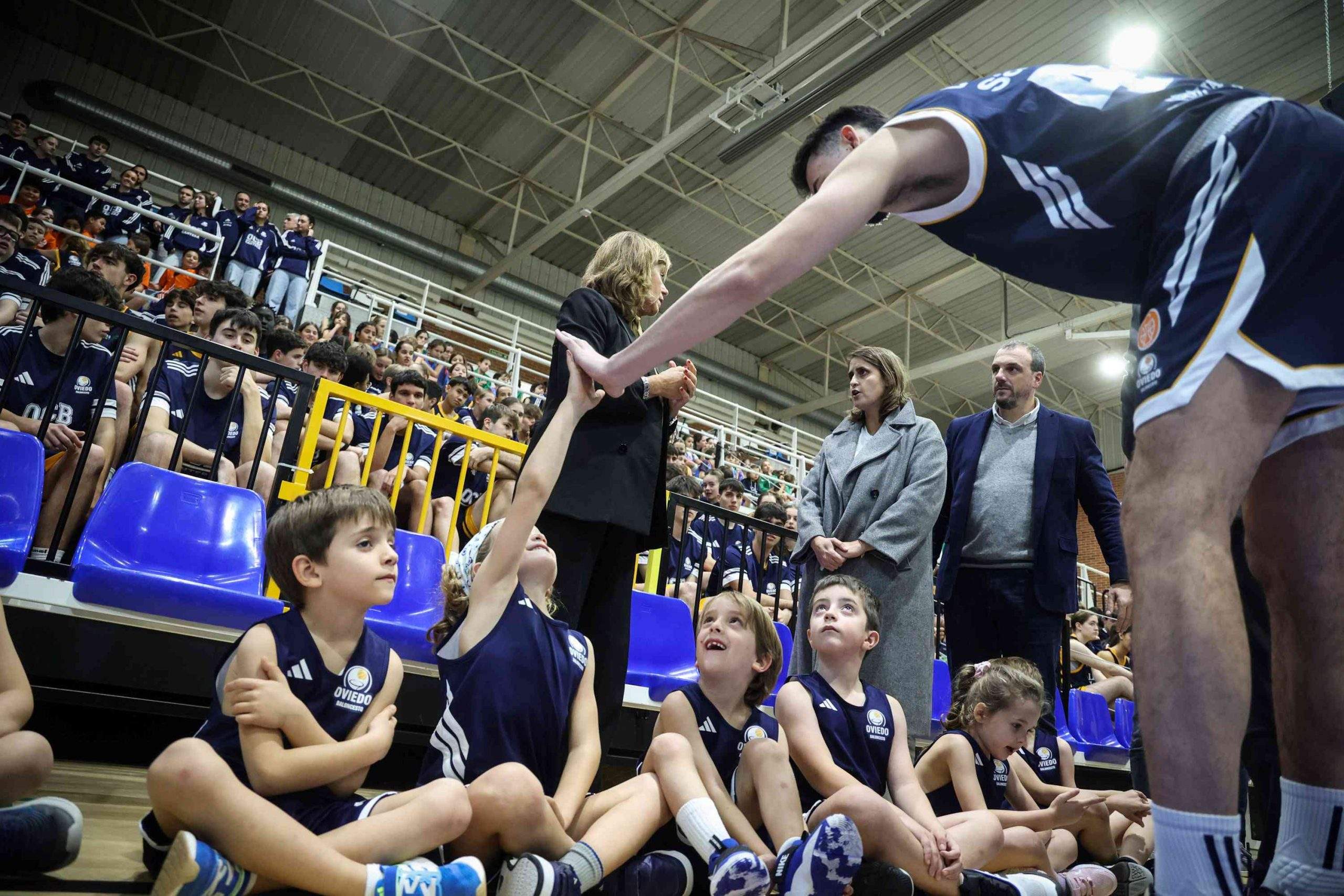 16.12.25 Fotografía de familia del Alimerka OCB. Fotografía: Julián Rus